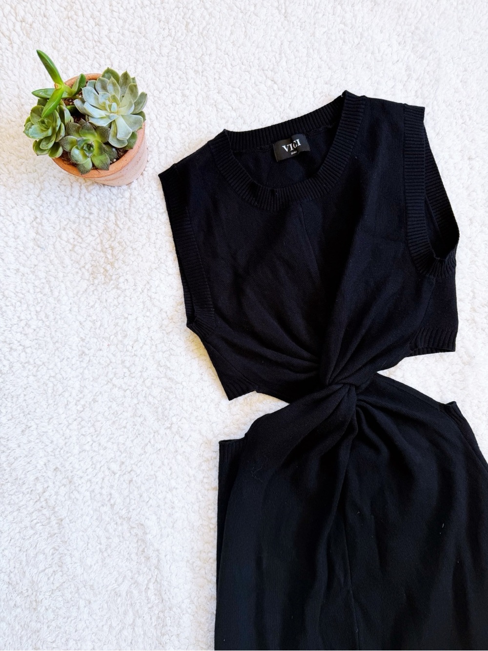 Vici Black Twist-Waist Sleeveless Dress